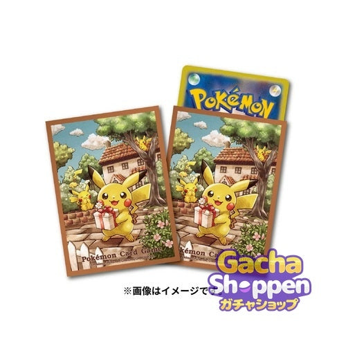 Pokemon Sleeves 66x92mm: Pikachu med gave